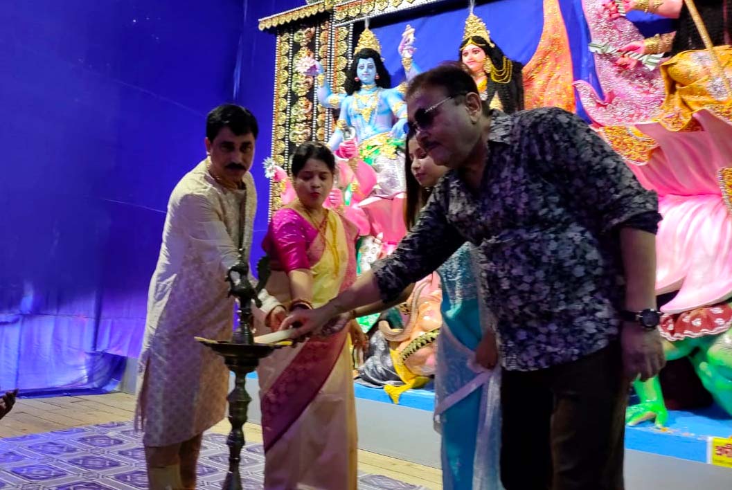 Madan-Mitra-at-the-inauguration-of-Pujo