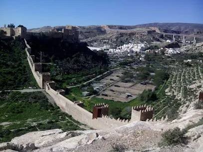 Bajada de la muralla de Jairan al EEZA