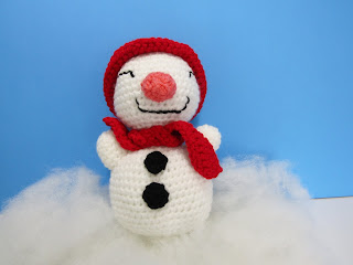 A cuddly snowman in crochet