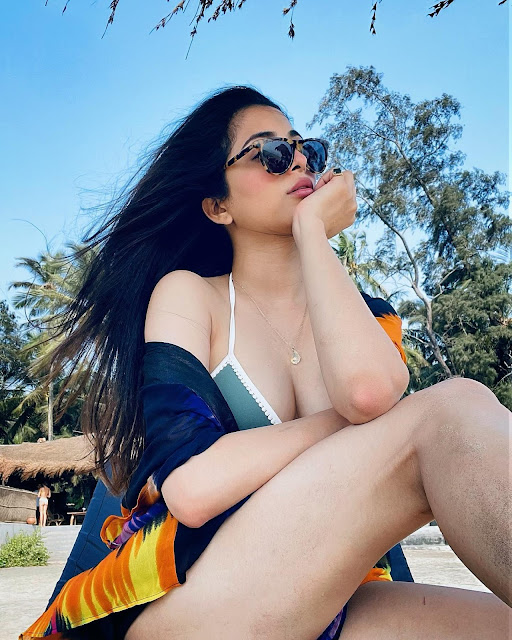 Afreen Alvi Exposing her hotness in beach wearing Bikini Outfit
