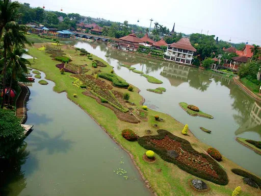 Jam Buka TMII Indonesia