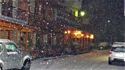 Καταπληκτική χιονόπτωση στο Μέτσοβο Video από τον κεντρικό δρόμο του χωριού