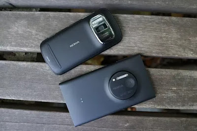 2012 Nokia 808 PureView and 2013 Nokia Lumia 1020 shown together.