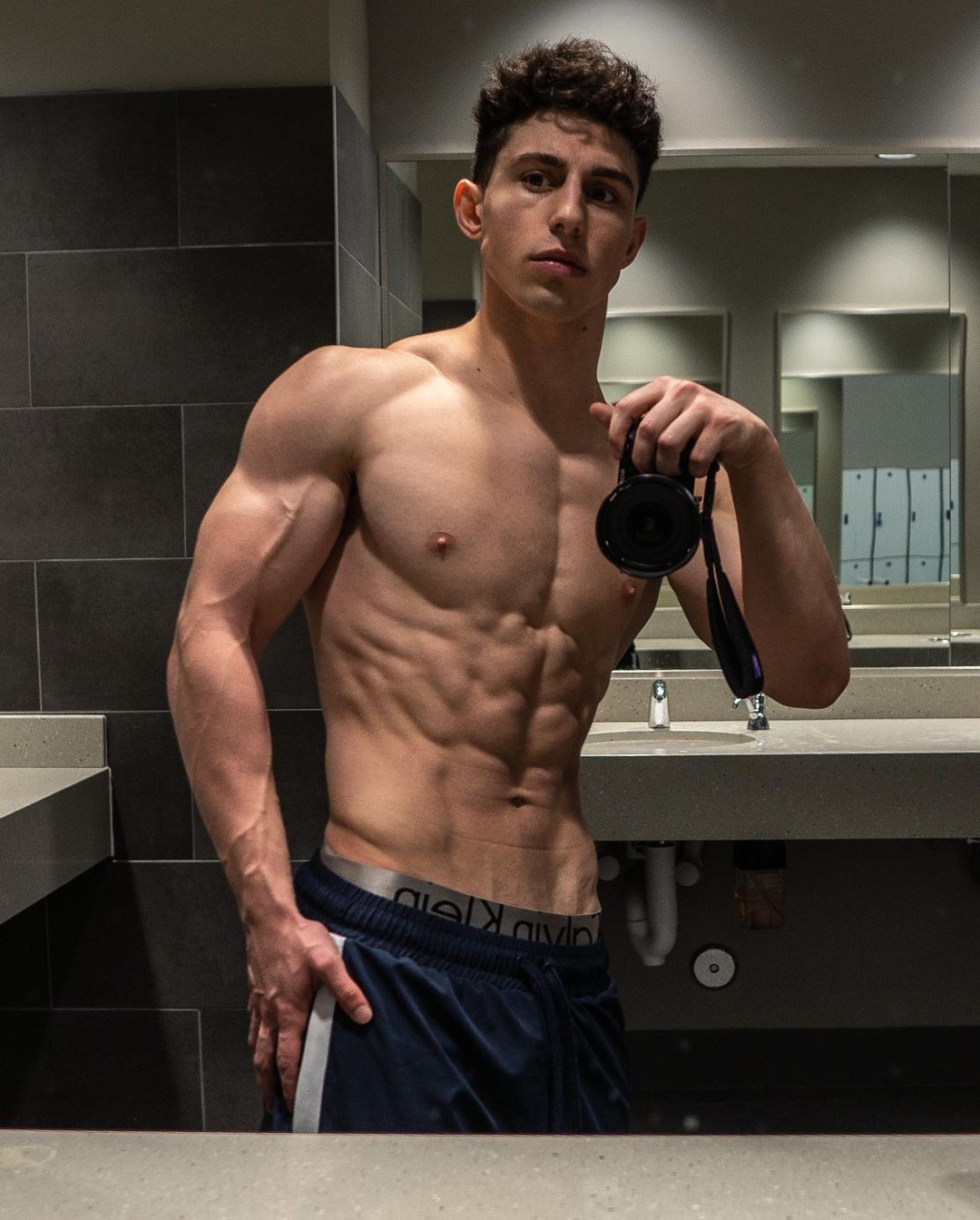 shirtless-sexy-young-guy-jesse-zelkin-straight-baited-selfie