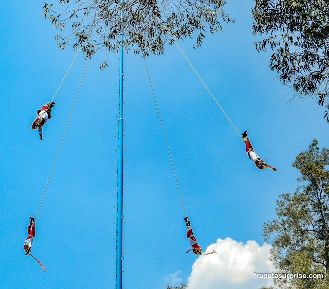 Voladores, acrobatas típicos de Veracruz, México