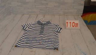中古品　子供服　１１０ｃｍ　ホワイト×ブルー　ボーダー　半袖シャツ　４４０円