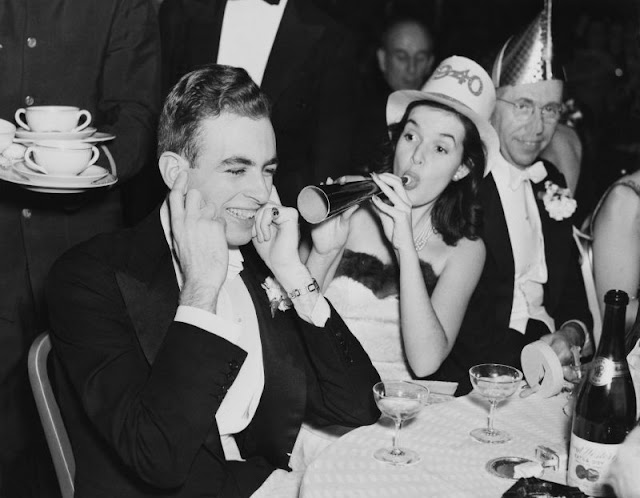 Spectacular Black and White Photos of People Celebrating New Year’s Eve ...