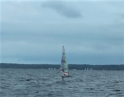 Planche à voile à Foil