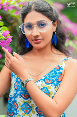 SL Cute young model Stills
