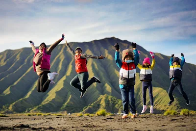 Foto lompat di lembah widodaren