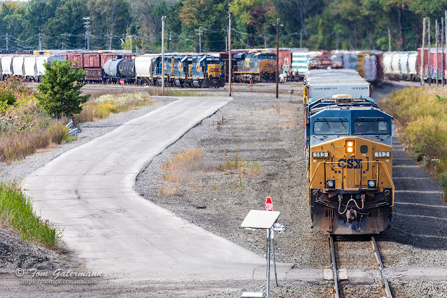 A view of CSXT 112 and Q560 stopped at CP282