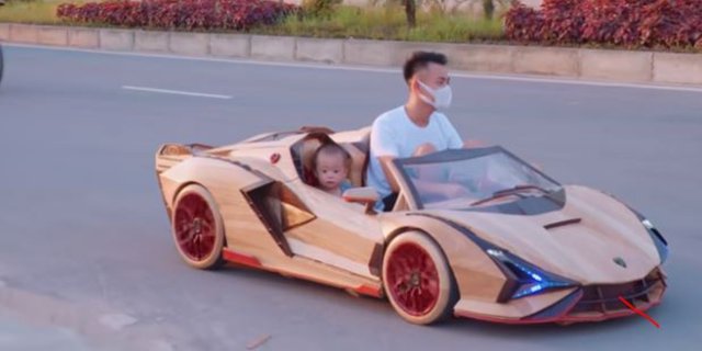 Father Makes Lamborgini Cars from Wood, for Children