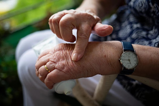 5 Makanan ini Patut Dihindari Penderita Peradangan Sendi Arthritis