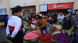   Jelang Hari Raya Galungan, Buah Lokal Masih Banyak Peminat