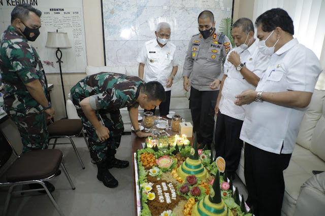 Bupati bersama Forkopimda Asahan Beri Kejutan Kepada Dandim 0208/AS di HUT ke 76 TNI AD