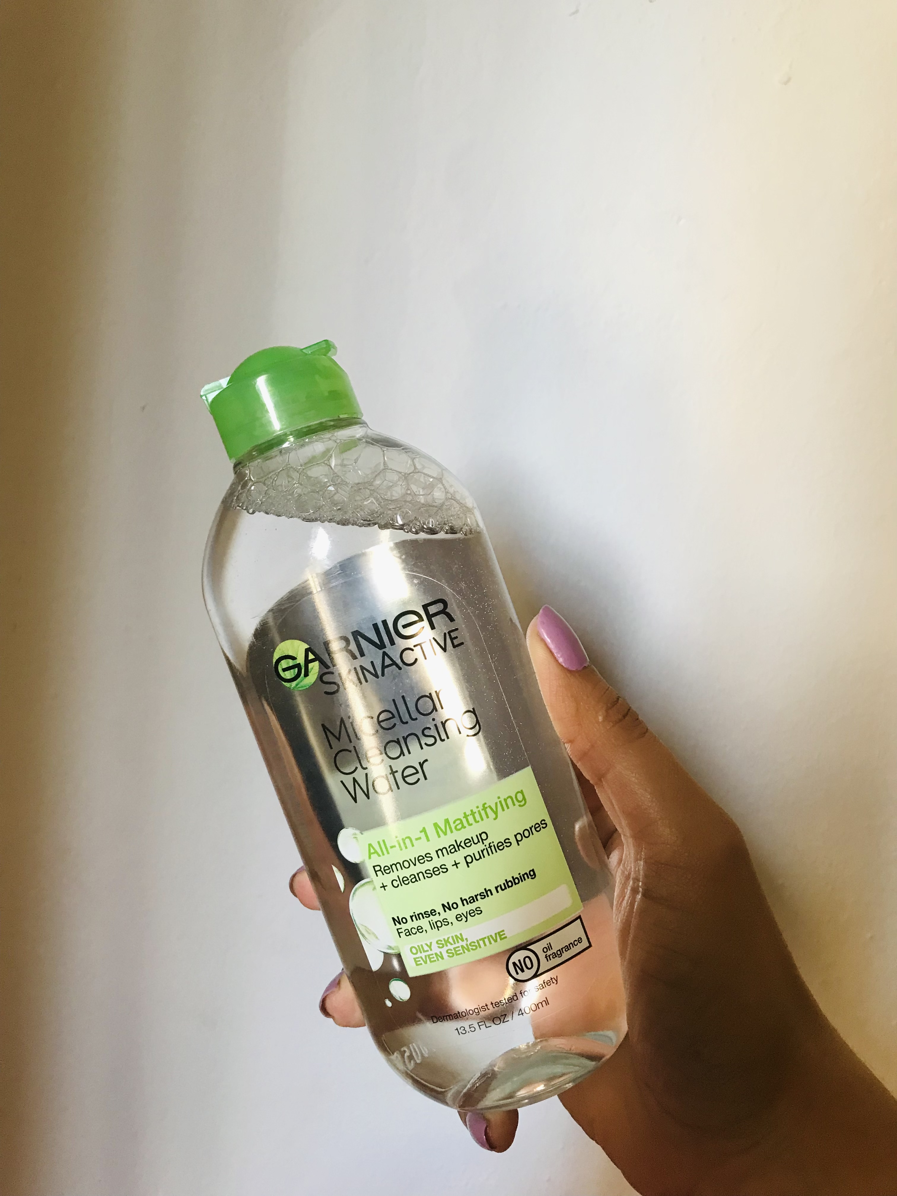 Foto de envase transparente con tapa verde