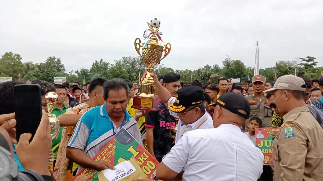 Bupati Simeulue Resmi Menutup Turnamen Camat Cup I Teluk Dalam