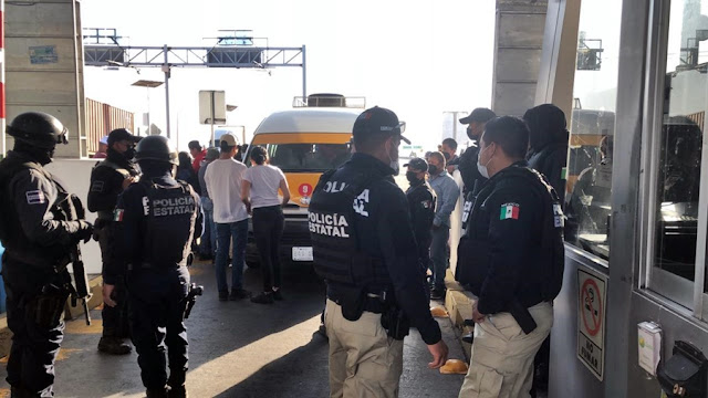 Gobierno de Tlaxcala reprime a estudiantes poblanos