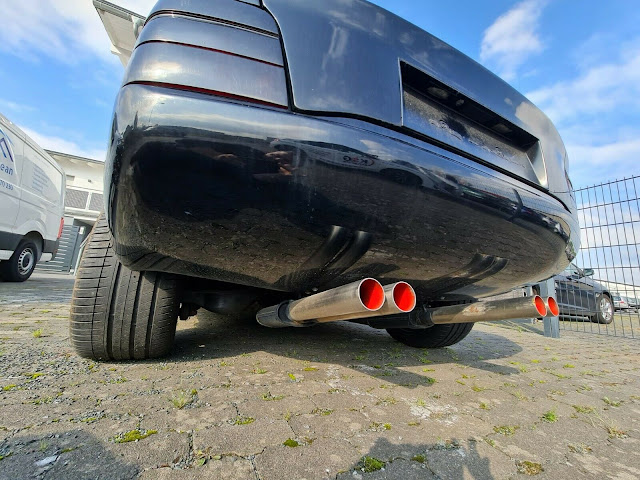 A low angle of the rear end of the project BMW 850i E31 that shows the exhaust pies.