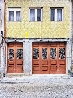 Port Day Trips: Door and garage door in Guimarães