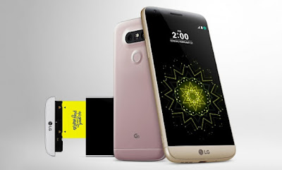 2016 LG G5 with Magic Slot Battery in the background. Photo courtesy of LG.