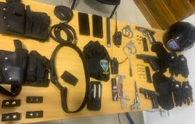 Capturan a dos hombres en La Romana por usurpar funciones policiales