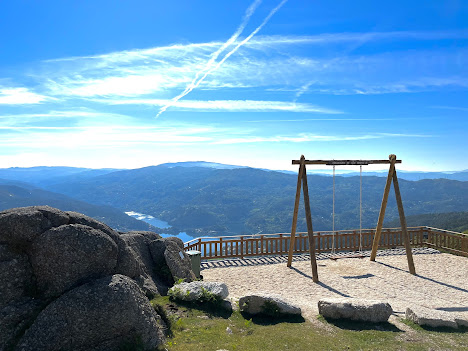 Baloiço / Miradouro do alto  ca Cabaninha