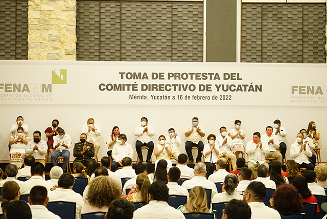 En la ceremonia protocolaria asiste la Secretaría General del Gobierno del Estado, la abogada María Fritz Sierra y 41 alcaldes priistas