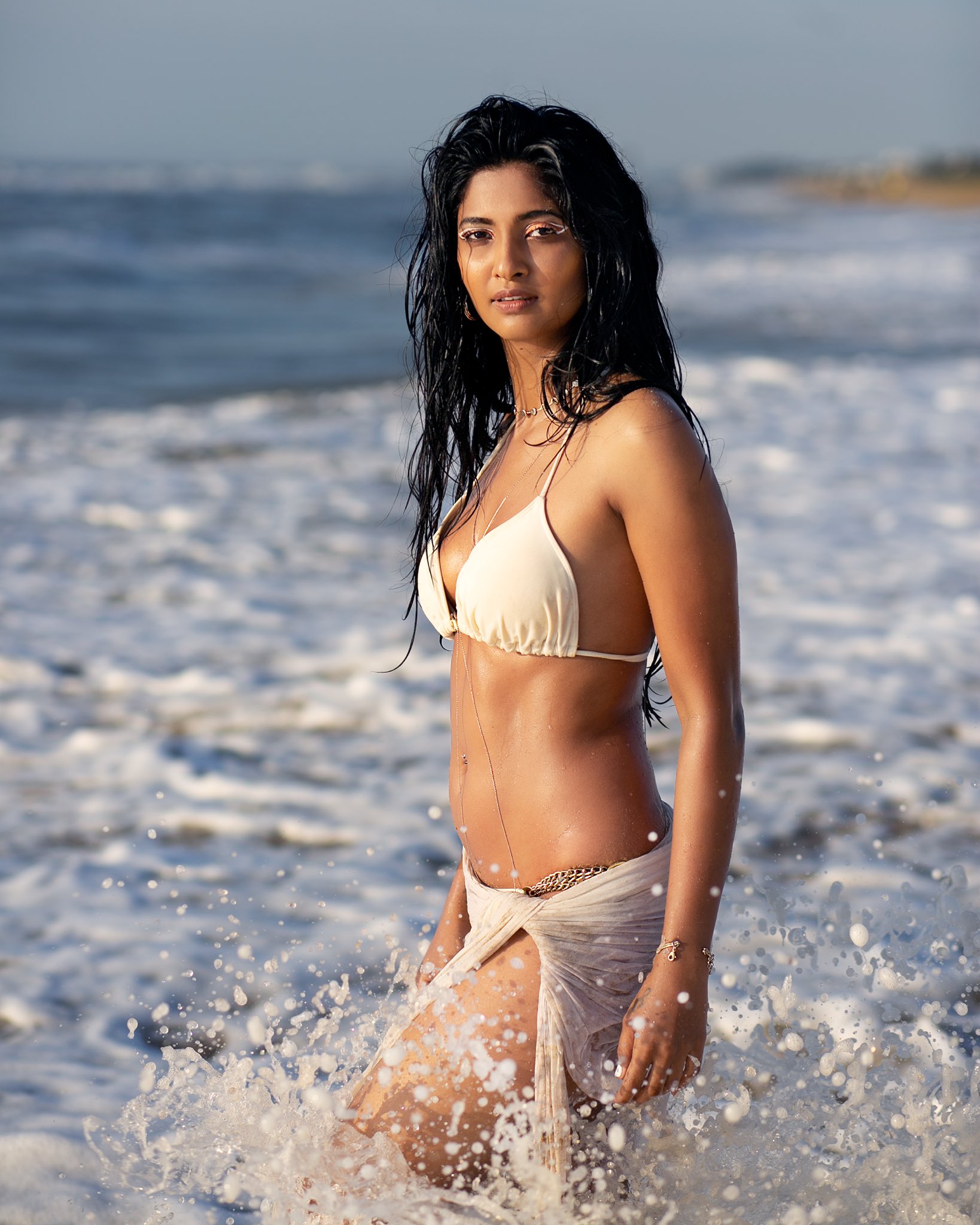 Keerthi Pandian Hot Beach Pictures , Keerthi Pandian wet bikini, Keerthi Pandian nip, Keerthi Pandian  boobs, Keerthi Pandian wet body