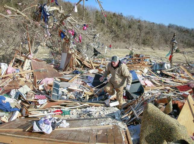 Tornadoes In Lowa Killed Seven People, Raesulting In A Million Disaster In The United States