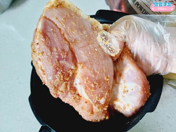 돼지고기 김치찜 고기 양념 과정 이미지