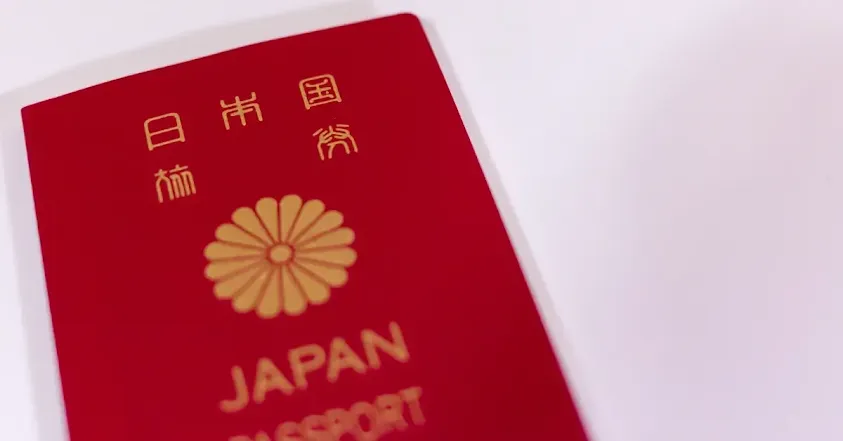 日本のパスポート(赤色)のクローズアップ