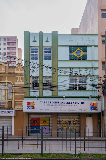 Pequeno edifício na Avenida Marechal Floriano Peixoto