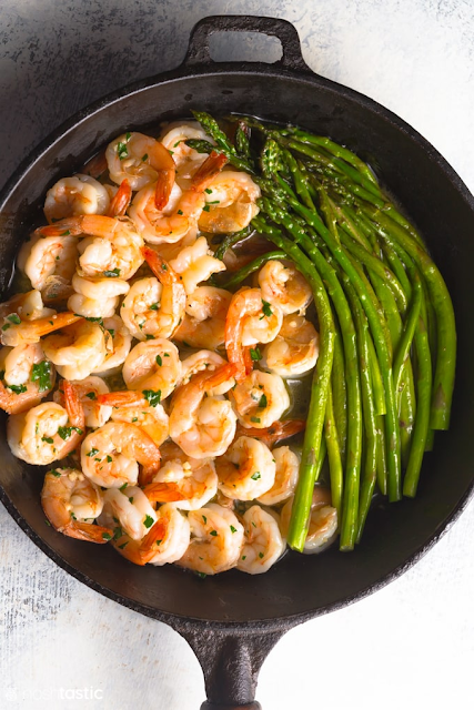 garlic butter shrimp with asparagus