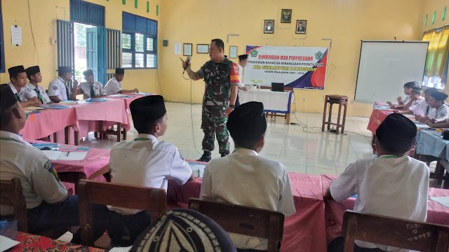 Tanamkan Rasa Cinta Tanah Air Untuk Pelajar, Babinsa Wringinjajar Berikan Materi Wawasan Kebangsaan Dan Bela Negara