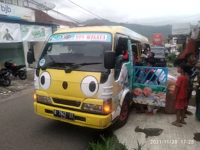 Mobil Elf disulap Jadi Tayo