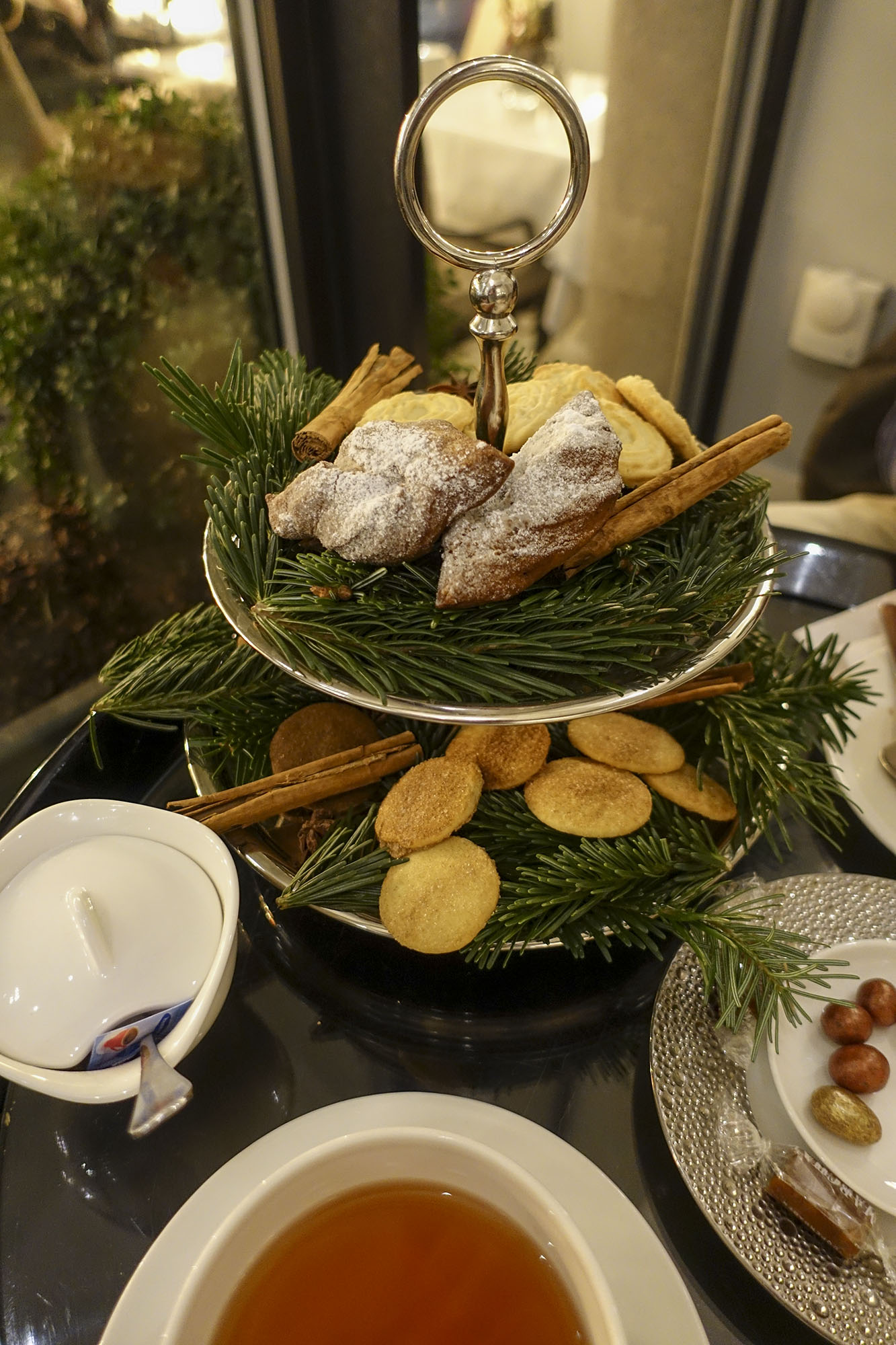 danish cookies etagere cookie hightea marchal hotel d'angleterre copenhagen denmark