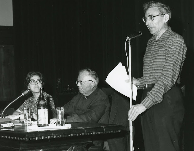 (1983 - La Mendola, Carlo Molari con al tavolo Luigi Sartori e Maria Vingiani)