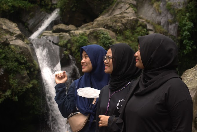 Tiga Srikandi Berlibur ke Telaga Sunyi