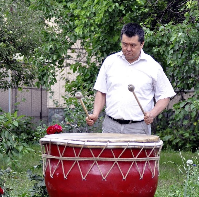 A música do Quirguistão adormecida por 100 anos, acordou (vídeo) 