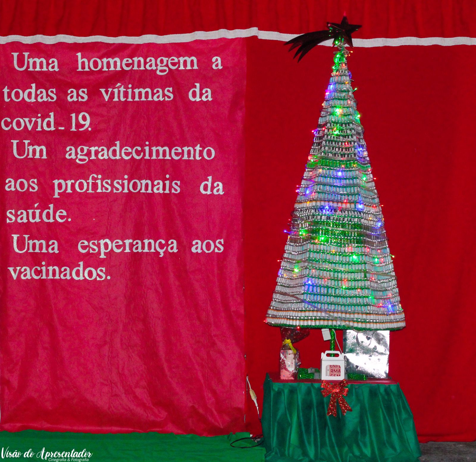 Em Urucará, uma árvore de Natal foi construída com frascos de vacina contra  Covid 19. - AMAZON NEWS NO AR