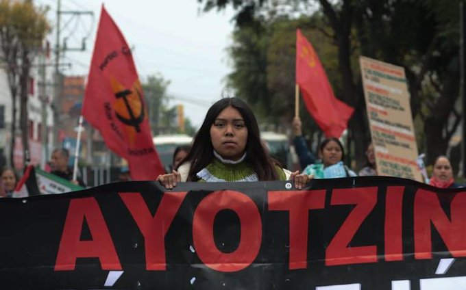 AMLO ordena hacer públicos los archivos del caso Ayotzinapa