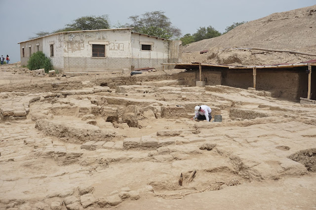 Discovery of ancient Peruvian burials sheds new light on Wari culture