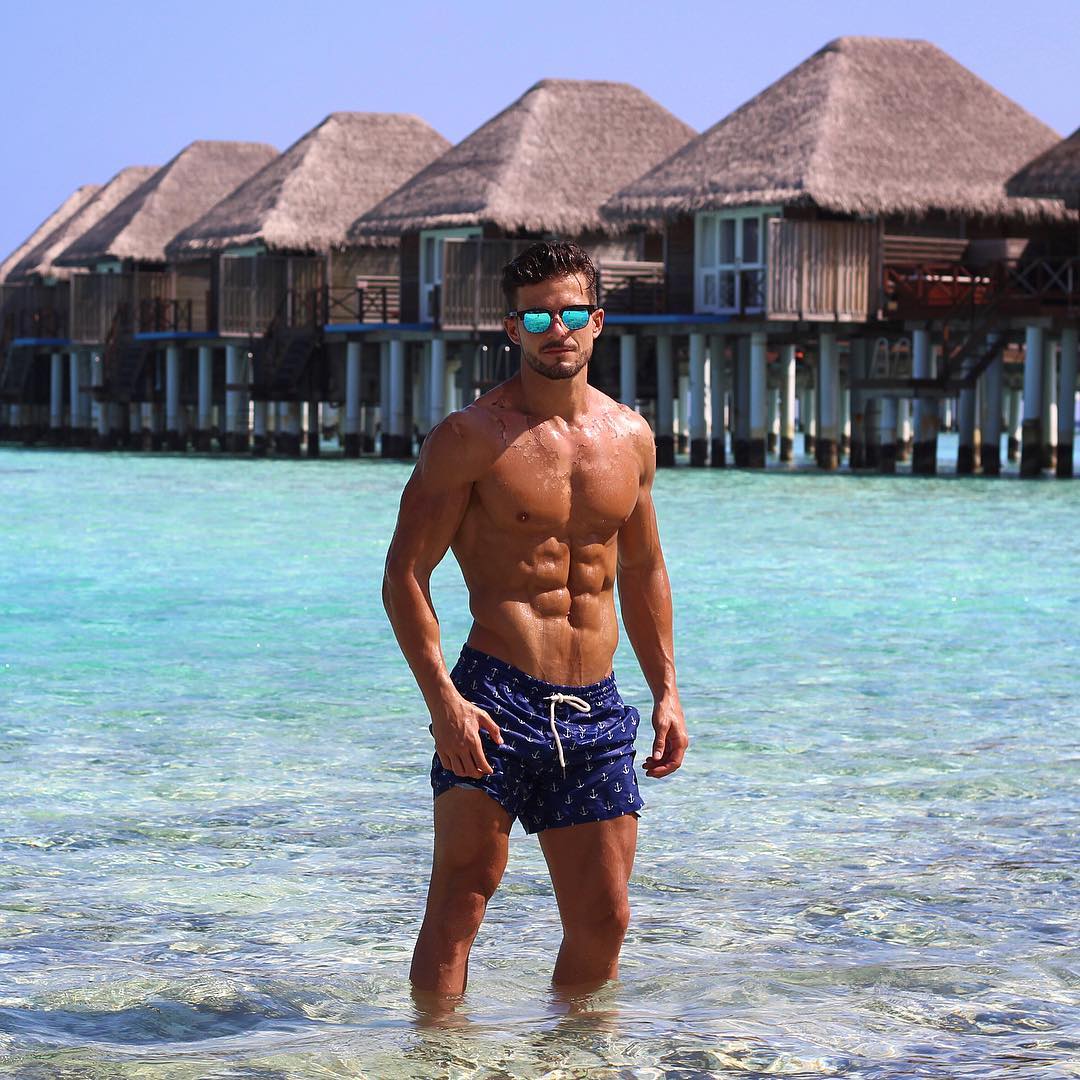 sexy-strong-shirtless-man-sunglasses-rich-hipster-daddy-sixpack-abs-vacation