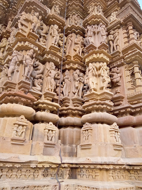kamasutra temples Khajuraho poses: erotic sculptures