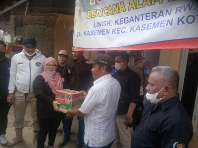 Penyaluran bantuan dilaksanakan Oleh Tim dipimpin langsung  Ketua JTR Ayu Kartini. Tim dengan mengendarai 4 unit mobil bertolak dari kantor Sekretariat Bersama (Sekber) jalan KS Tubun Kota Tangerang