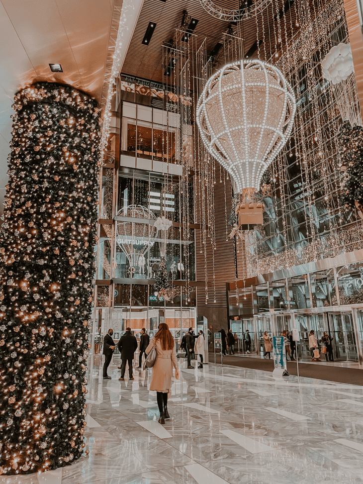 Hudson yards mall Christmas lights — Christmas Hudson yards —  Nyc Christmas guide — Best Christmas Places in NYC — New York Christmas Attractions — Hudson yards Christmas lights