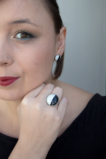 Bague sertie imitation marbre noir et blanc polymère stenna bijoux rondes