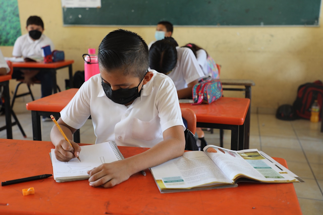 Se acabó la vacación. Este lunes, en Michoacán, regresan a las aulas más de un millón 200 mil estudiantes 