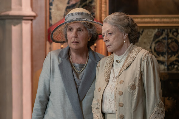 Downton Abbey: A New Era - Penelope Wilton stars as Isobel Merton and Maggie Smith as Violet Grantham in DOWNTON ABBEY: A New Era, a Focus Features release.